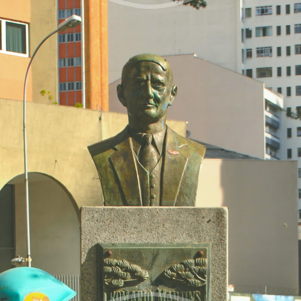 Alfredo Romário Martins, Na Praça Santos Dumont